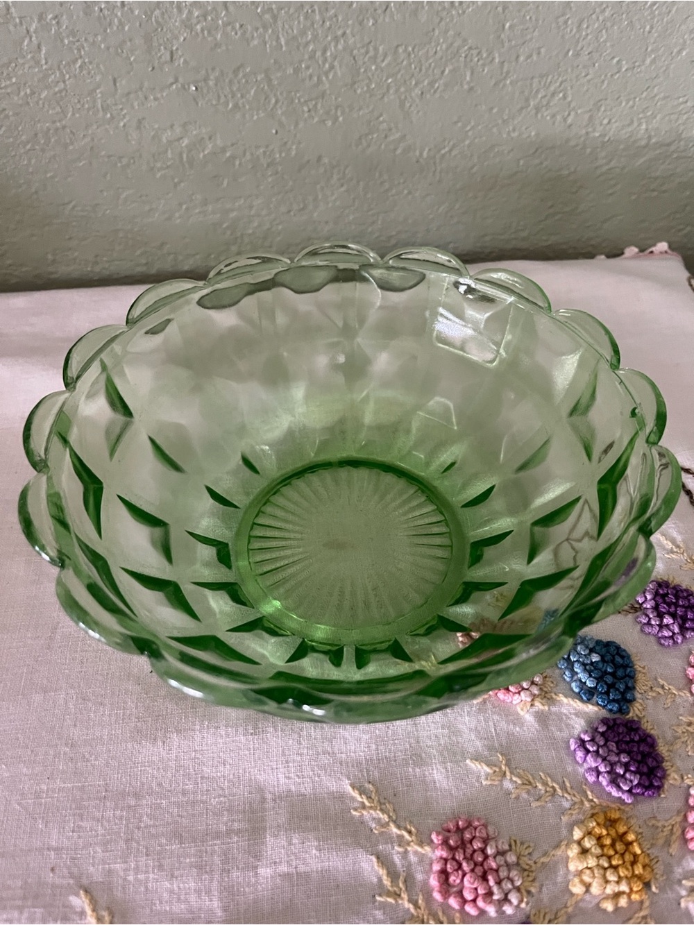 Jeannette Cubist Uranium Depression Glass Bowl 7-3/4”